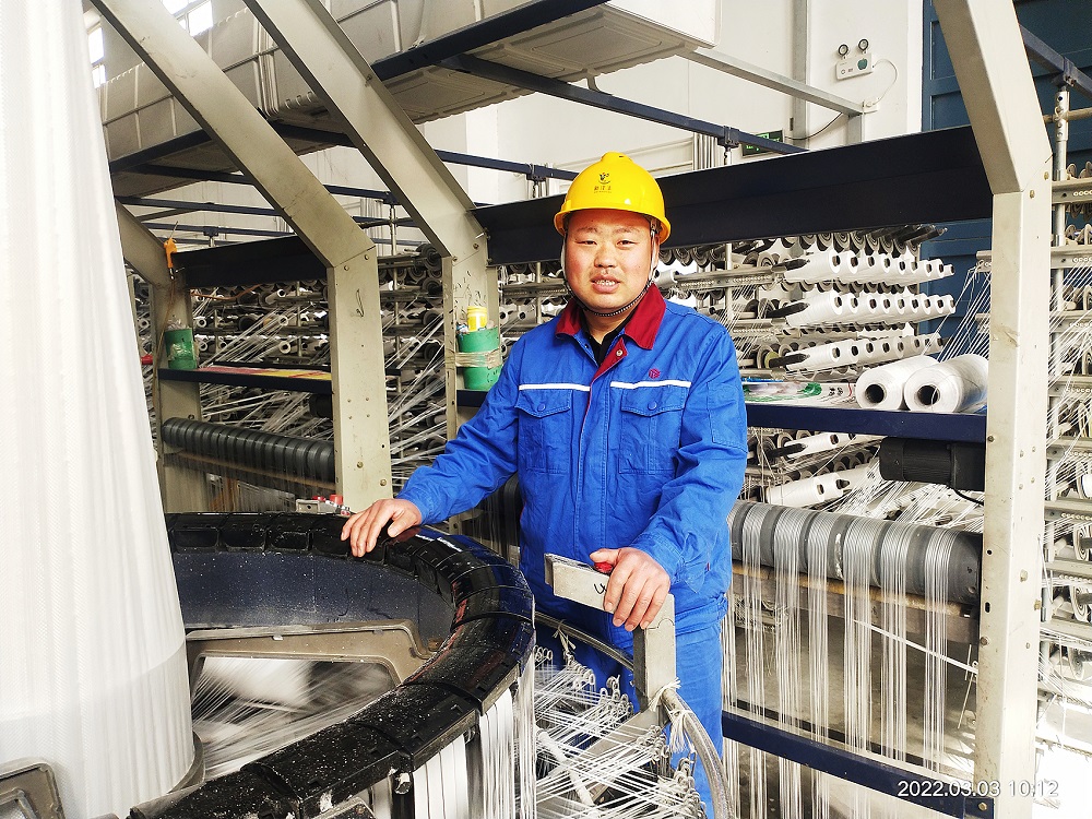 2021年度集团劳动模范、山东6686体育入口塑编厂维修工张西芳张西芳.jpg